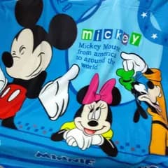 未使用 ブランケット ミッキー ミニー グーフィー プルート が大きくプリントされた 鮮やかなブルーの ディズニー のブランケット  毛布のような フリース素材 であったかい 約200㎝x140㎝ X945