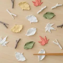 木の葉や小枝をモチーフにした箸置きのシリーズ ceramic japan / セラミックジャパン 葉枝おき カラー セット イチョウ モミジ サクラ 枝 キッチン用品 ギフト プレゼント ダイニング リビング 新築祝 引越し祝 贈物 店舗 旅館 料亭 送料無料