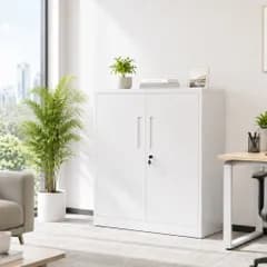 『数量限定セール』 スチール書庫 両開き扉タイプ 高さ90cm 可動棚 A4対応 鍵付き 業務用書類保管庫 大容量収納 頑丈 省スペース お手入れ簡単 組み立て必要 キャビネット ラック オフィス/書斎/学校/病院/会社/事務所対応