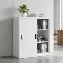 『数量限定セール』 スチール書庫 引き戸タイプ 高さ90cm 可動棚 鍵付き 戸当たりクッション搭載 A4対応 業務用書類保管庫 大容量 頑丈 セキュリティ収納 省スペース お手入れ簡単 組み立て必要 キャビネット ラック オフィス/書斎/学校/病院/会社/事