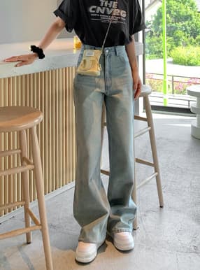ストレートデニムパンツ