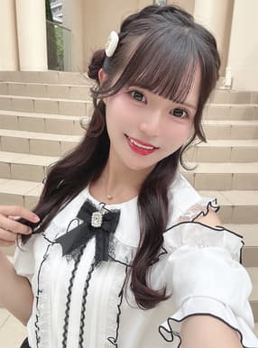 リボン付き肩開きフリル半袖ブラウス