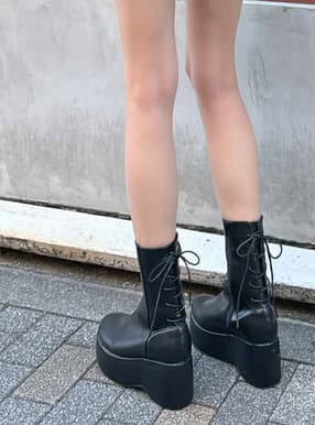 厚底バックレースアップショートブーツ