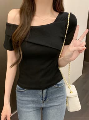アシンメトリーワンショルダートップス