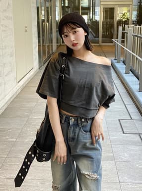 ワンショルダーショート丈Tシャツ