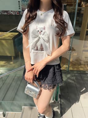 キャットプリントリボンロゴ刺繍Tシャツ