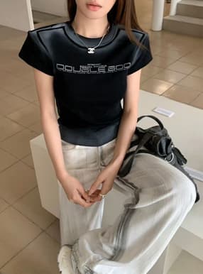 スプレープリントロゴTシャツ
