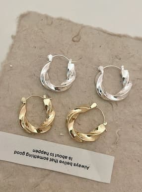 ツイストデザインピアス