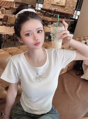 ラインストーンロゴTシャツ