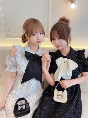 リボンタイ付きドット柄ショルダーオープンフリルワンピース